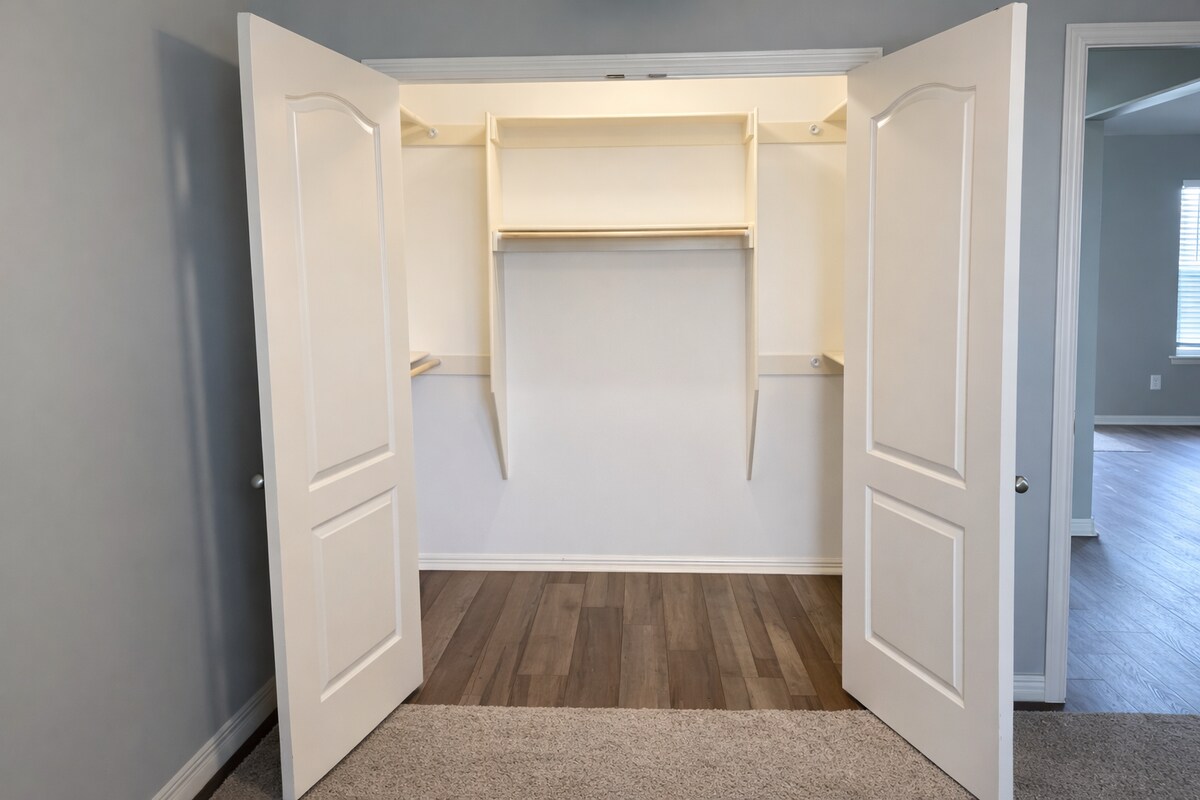 Building Photo - 3995 Highland Dr