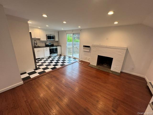 Building Photo - 79 Manor Dr