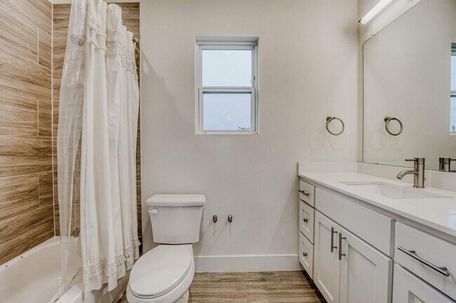 Building Photo - 1134 Chicon St