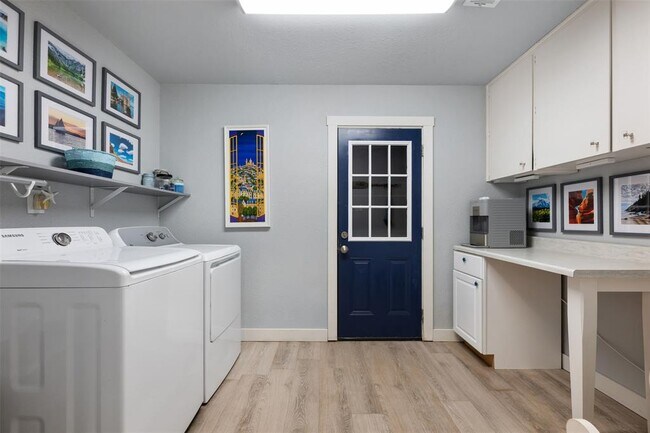 Building Photo - 117 Shady Oak Dr