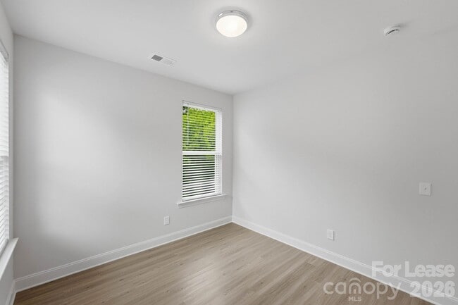 Building Photo - 645 Brookwood St