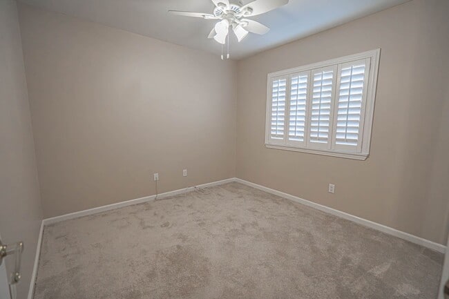 Building Photo - Valencia 4 Bedroom Home for Rent.