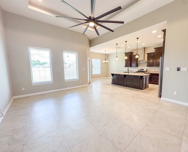 Building Photo - 814 Knotty Pine Ln