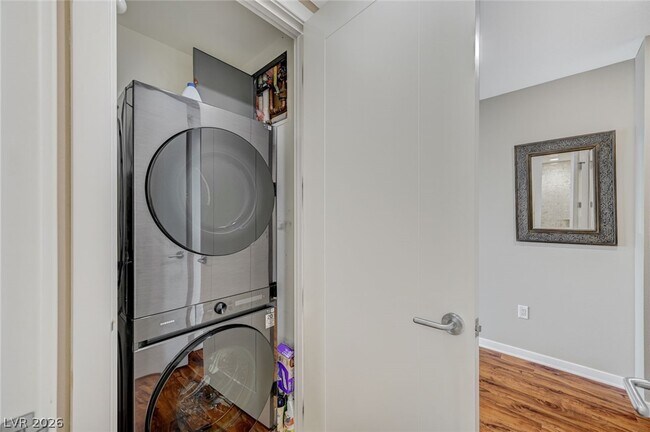 Building Photo - 4575 Dean Martin Dr