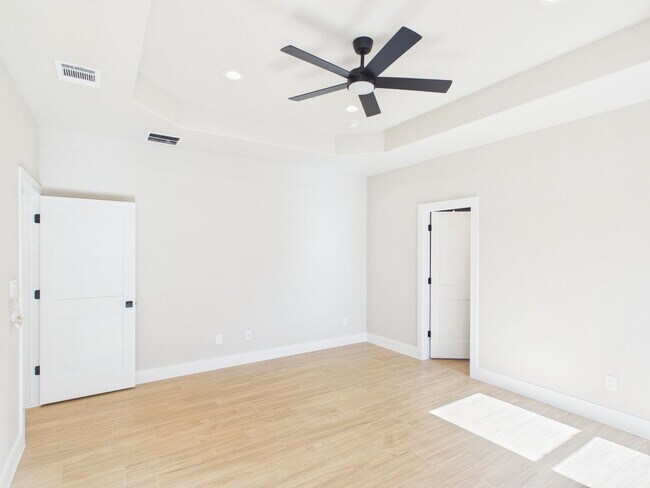 Building Photo - 110 Parlin Ln