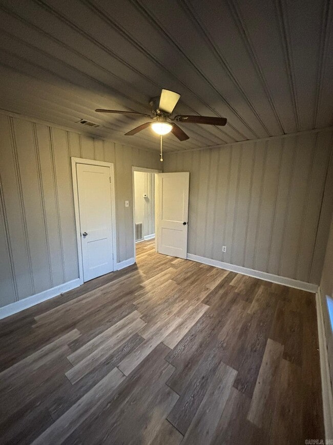 Building Photo - 124 College Park Cir