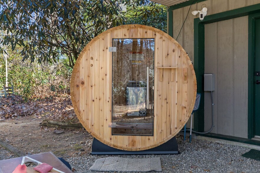 Building Photo - 161 Old Transylvania Turnpike