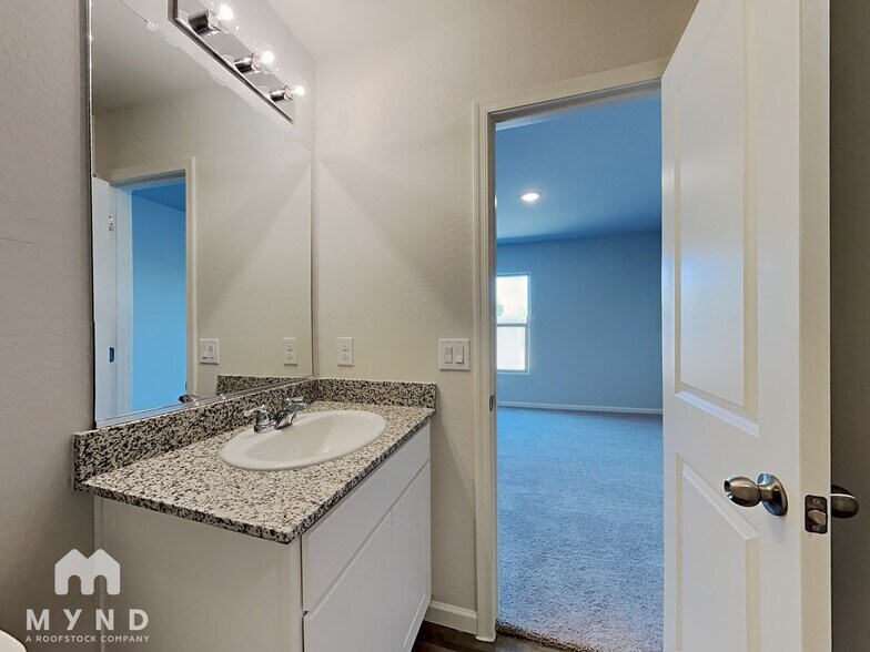 Building Photo - 246 S Picacho Heights Rd