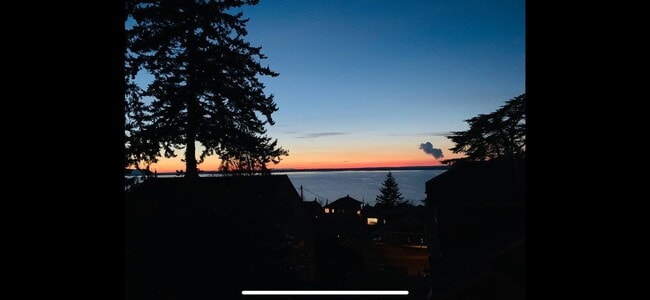 Building Photo - Bay-View 1Bed/1Bath Duplex Near WWU