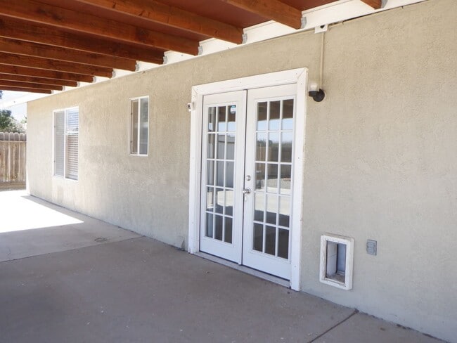 Building Photo - Cul De Sac Cutie in the City