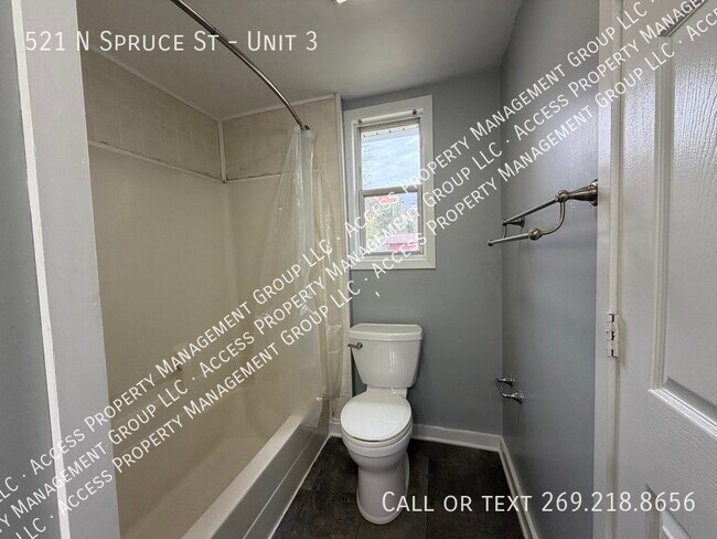Building Photo - 521 Spruce St