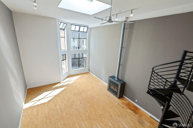 Building Photo - 125 Gilbert St