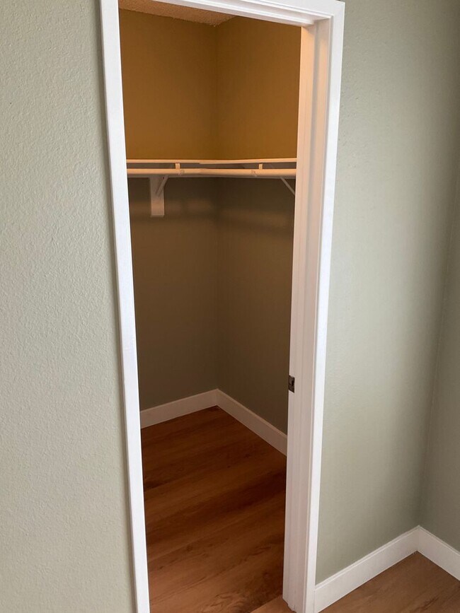 Building Photo - FOR LEASE 3 BEDROOM 2.5 BATH 2 Story Condo...