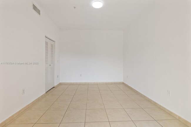 Building Photo - 7360 NW 114th Ave