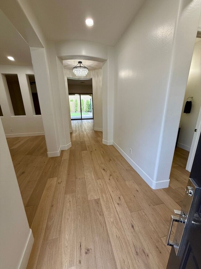 Building Photo - 1708 W Oberlin Way