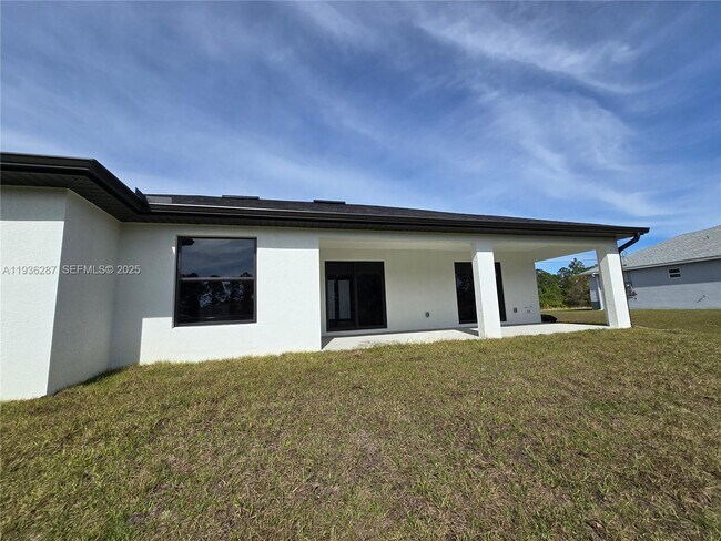 Building Photo - 1605 W 11th St