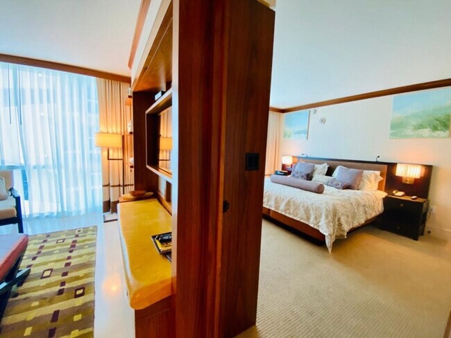 Building Photo - 6801 Collins Ave