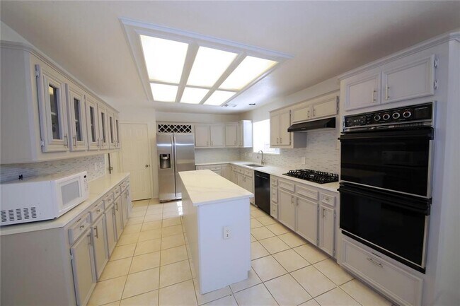 Building Photo - 14814 Forest Trails Dr