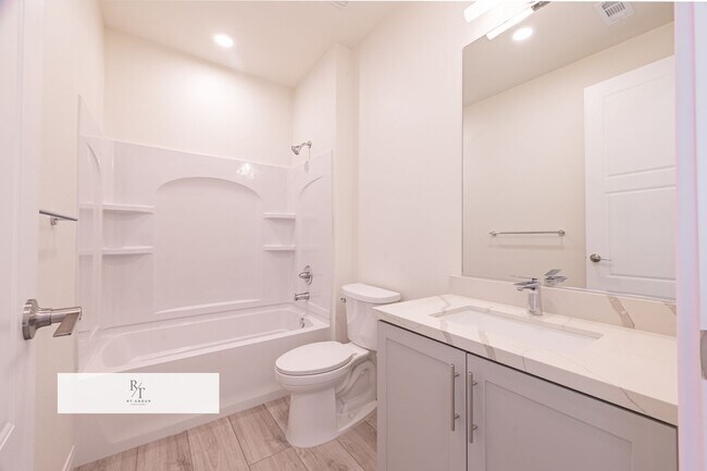 Building Photo - Whitmore Villas 140
