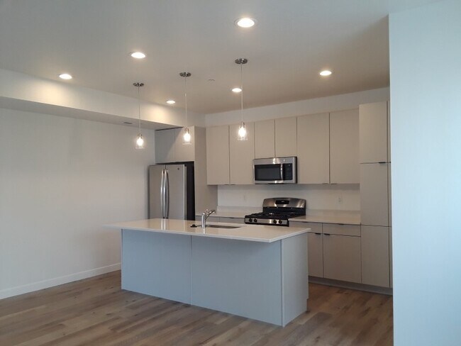 Building Photo - 3371 S Orchard Dr