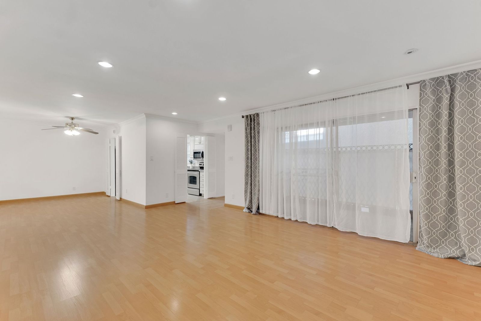 Building Photo - 4950 Louise Ave