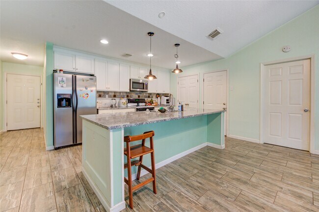 Building Photo - 3530 Kentwood Dr