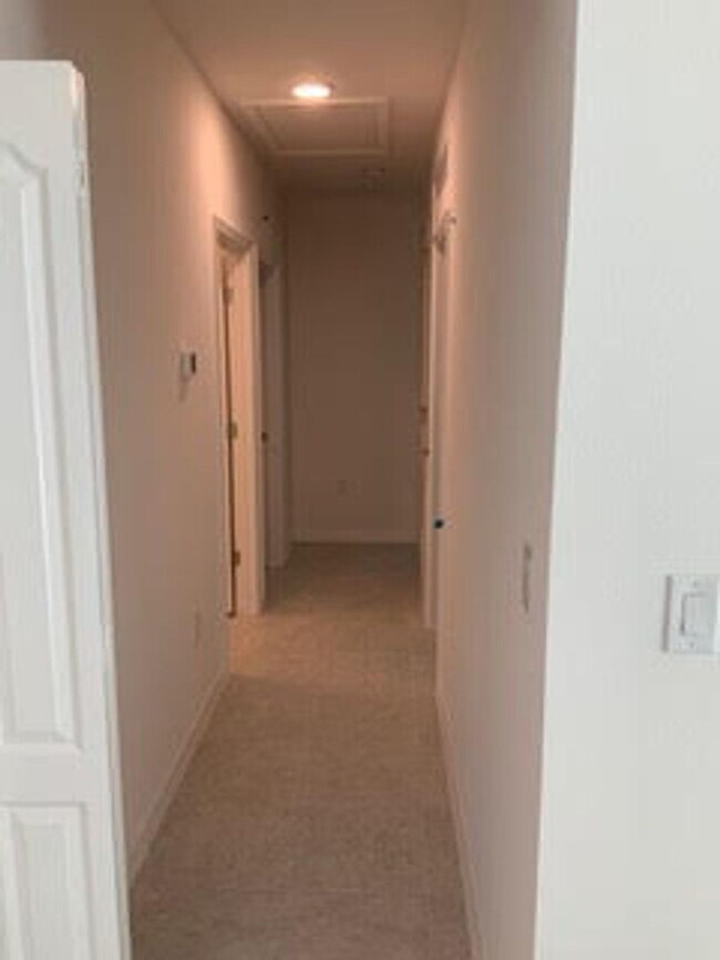 Building Photo - Beautiful 3 Bedroom, 2 Bath Home