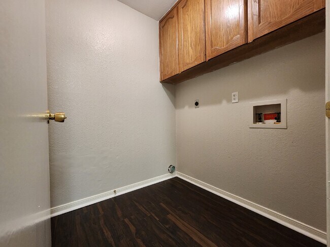 Building Photo - Act fast! Don't let this opportunity slip by. Contact us today to schedule your showing!