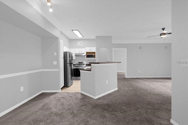 Building Photo - 3250 Corona Village Way