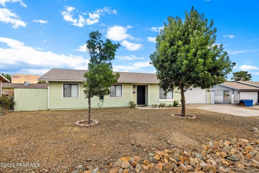 Primary Photo - 3620 N Treasure Dr