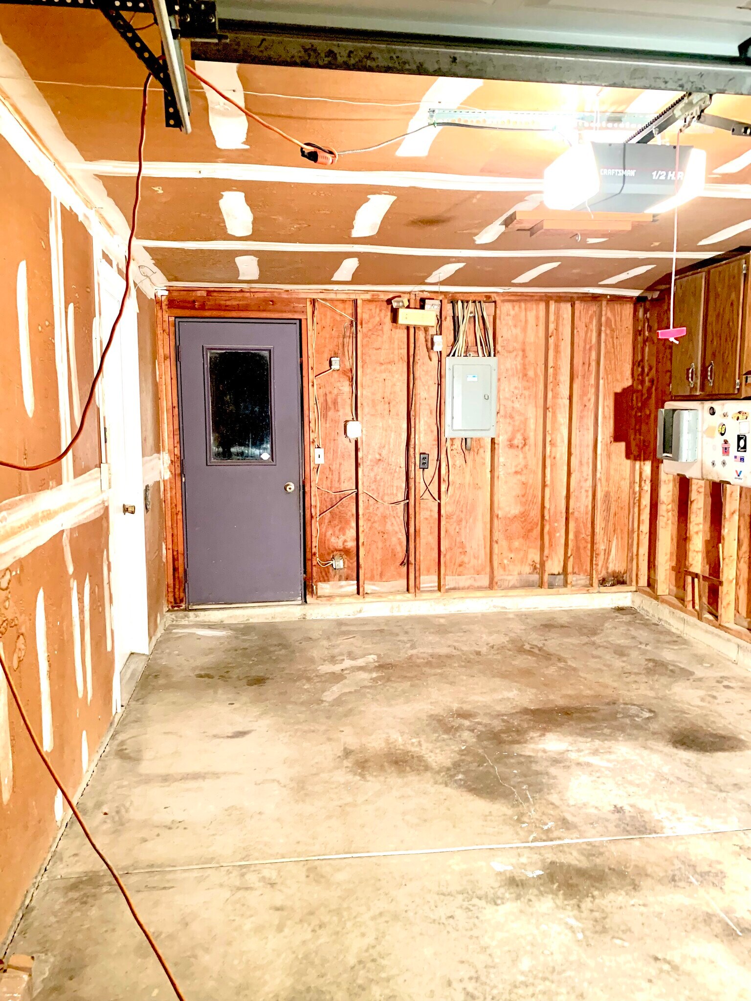1 Car Garage - 1891 Fernwood Pl