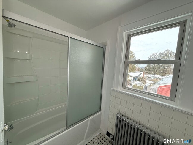 Building Photo - 8 Garden St