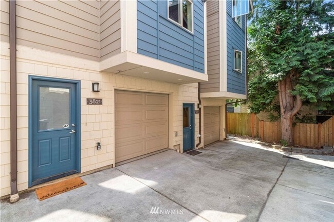 Building Photo - Columbia City Beauty with option to purcha...