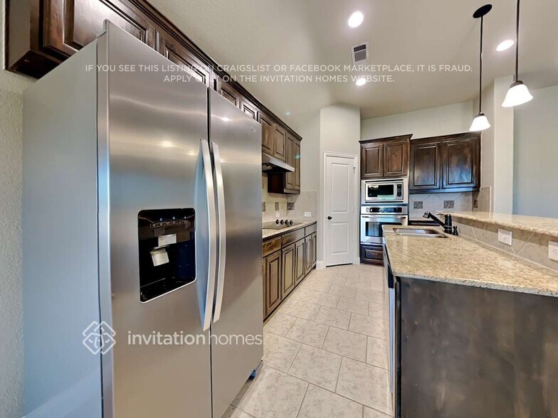 Building Photo - 5629 Park View Dr