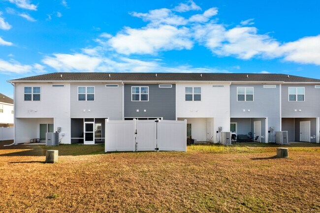 Building Photo - 2 Bed 2.5 Bath Townhome