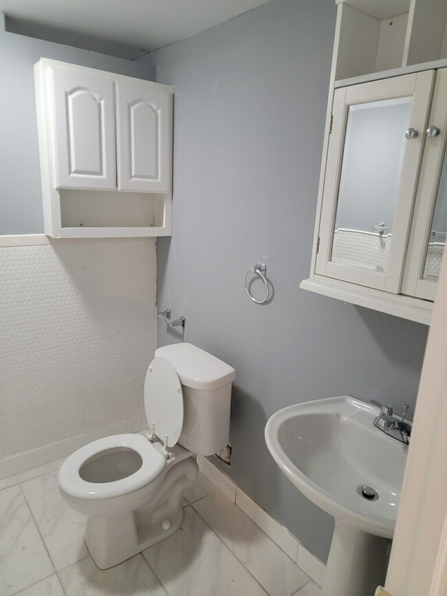 Bathroom - 6806 McCormick Rd