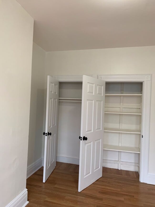 Building Photo - Single Family Home 3 beds 2 baths Newark
