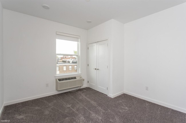 Building Photo - 1629 W Girard Ave