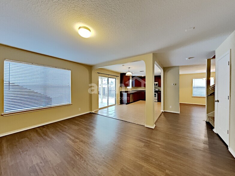 Building Photo - 455 Dolly Dr