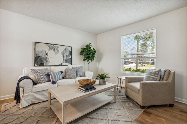 Building Photo - Walk To The Beach!