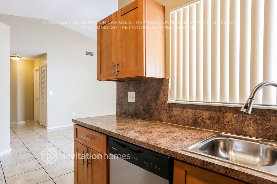 Building Photo - 4705 SW 143rd Ave