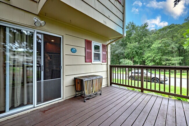 Building Photo - 55 Lantern Park Dr