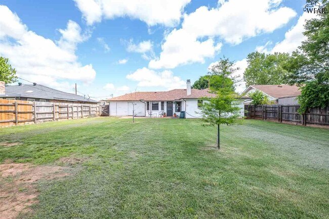 Building Photo - 4319 Crestview