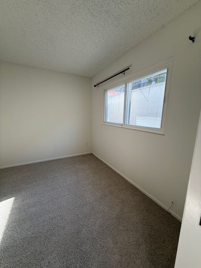 Building Photo - 420-22 Rees Street