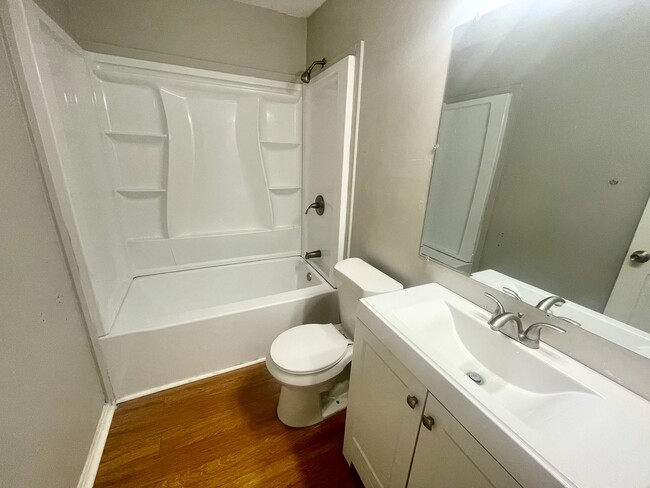 Building Photo - 4/2 for Rent in Brandon 047!! MOVE IN READY!