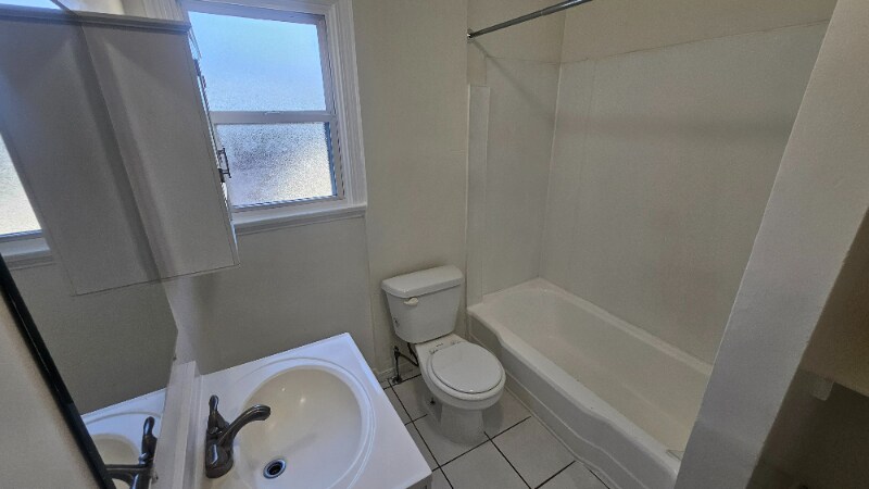 Building Photo - 915 S Ardmore Ave