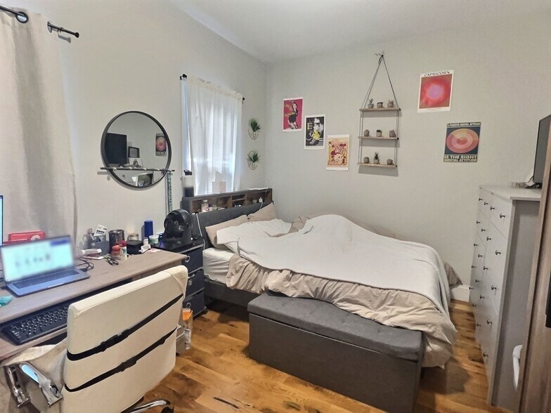 Building Photo - 255 Paris St