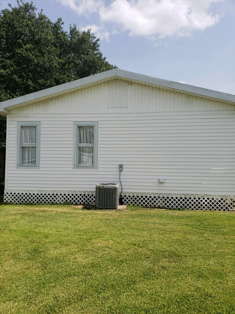 Back of house - 105 Rayland St