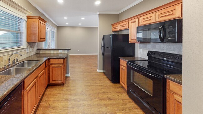 Building Photo - 2830 Horseback Dr