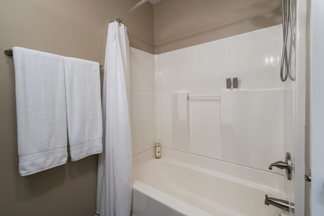 Building Photo - 112 Kings Mountain Ct